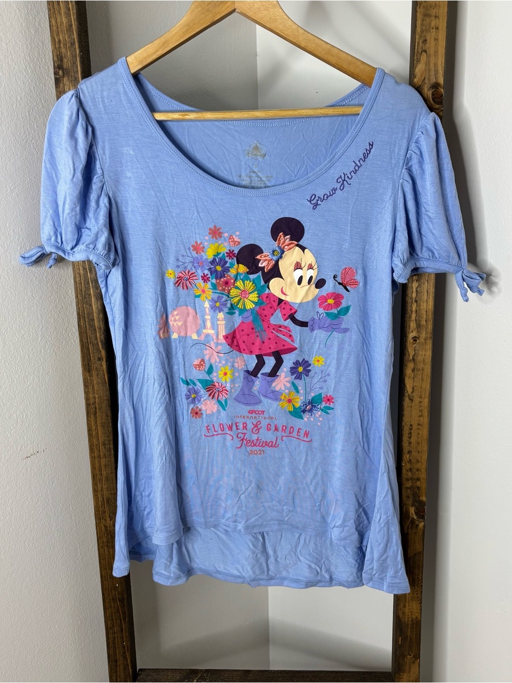 Disney Parks Minnie Mouse Graphic Tee Flower & Garden Festival Size S